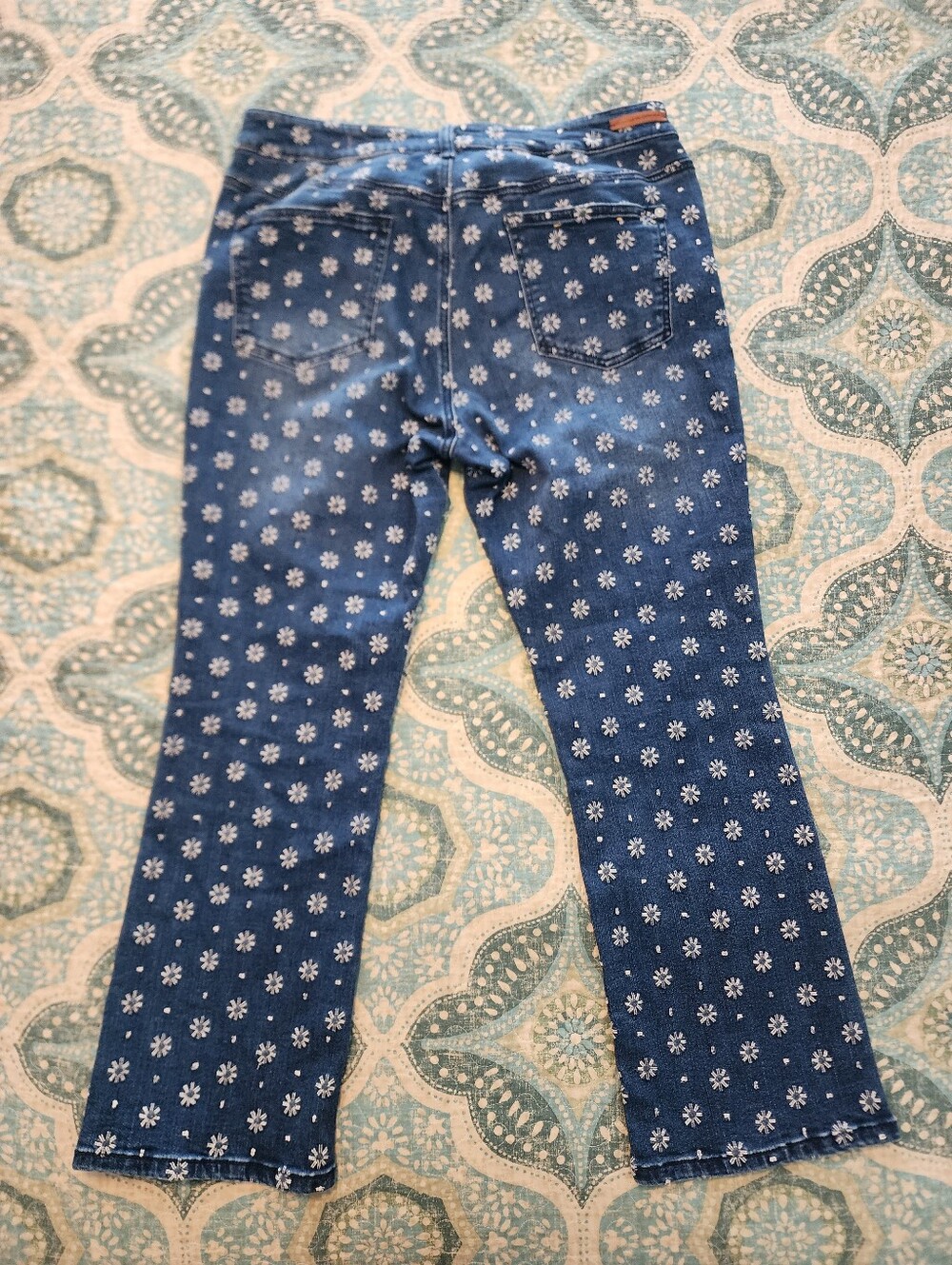 Anthro Pilcro Boho Daisy Flower Embroidery High Rise Cropped Flare Jeans - Picture 3 of 10